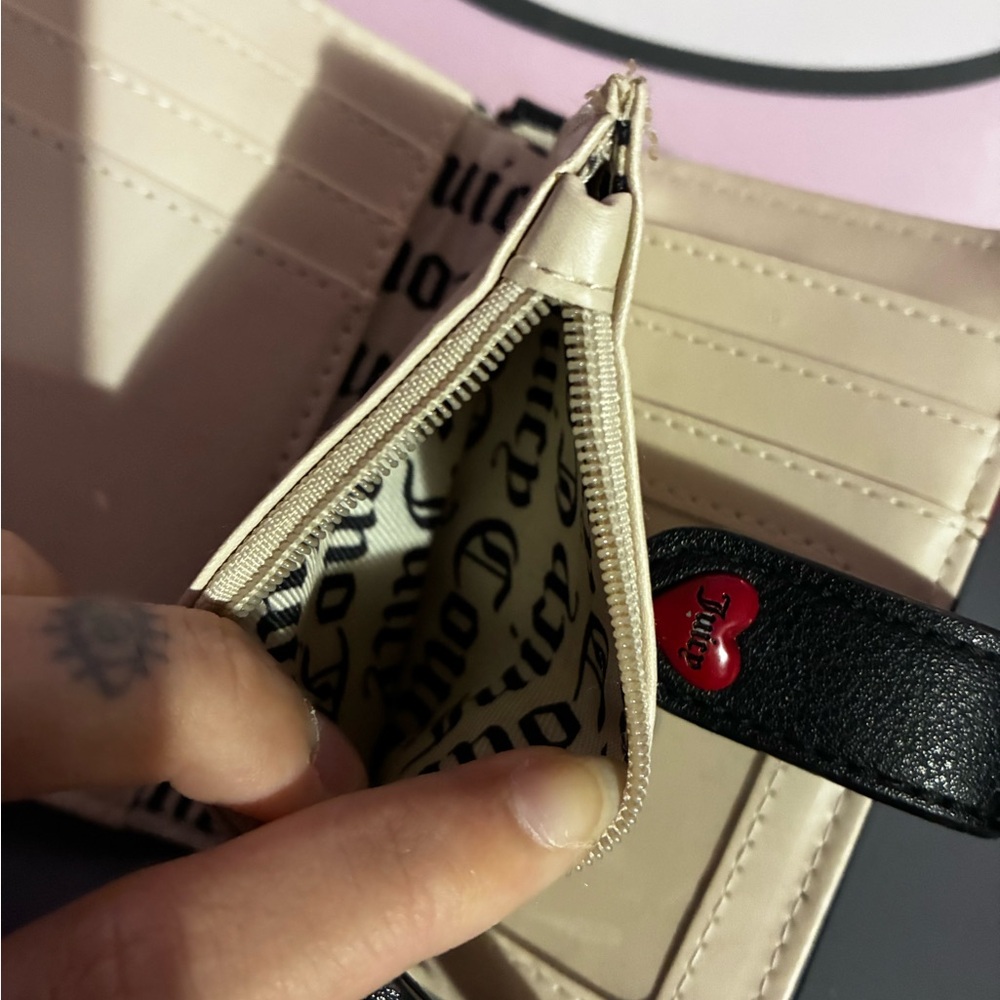 Juicy Couture Wallet - Picture 4 of 6